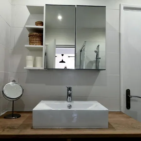 Grand 2 Pieces Renove Climatise, Vieil Antibes, Proche Port Apartment Antibes