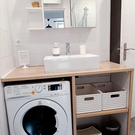 Apartment Grand 2 Pieces Renove Climatise, Vieil Antibes, Proche Port
