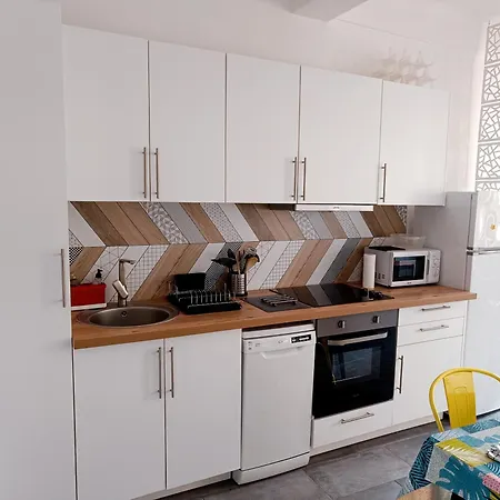 Grand 2 Pieces Renove Climatise, Vieil Antibes, Proche Port אנטיב