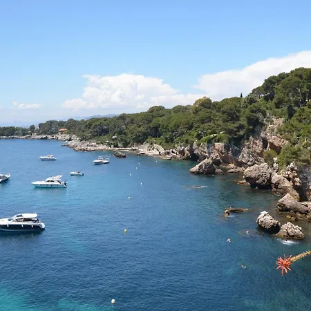 Grand 2 Pieces Renove Climatise, Vieil Antibes, Proche Port * Антиб
