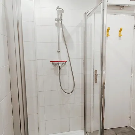 Grand 2 Pieces Renove Climatise, Vieil Antibes, Proche Port *