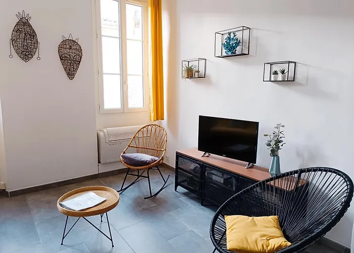 Διαμέρισμα Grand 2 Pieces Renove Climatise, Vieil Antibes, Proche Port