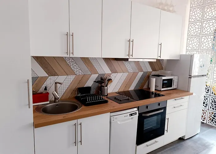 Daire Grand 2 Pieces Renove Climatise, Vieil Antibes, Proche Port *