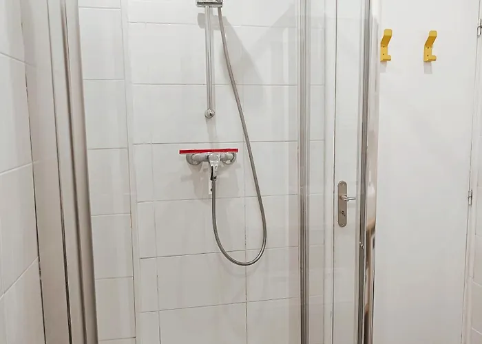 Grand 2 Pieces Renove Climatise, Vieil Antibes, Proche Port *