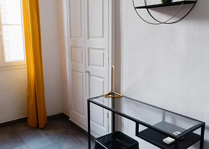 Διαμέρισμα Grand 2 Pieces Renove Climatise, Vieil Antibes, Proche Port Αντίμπ