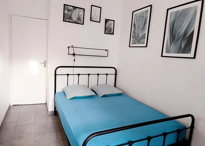 Grand 2 Pieces Renove Climatise, Vieil Antibes, Proche Port * Antibes